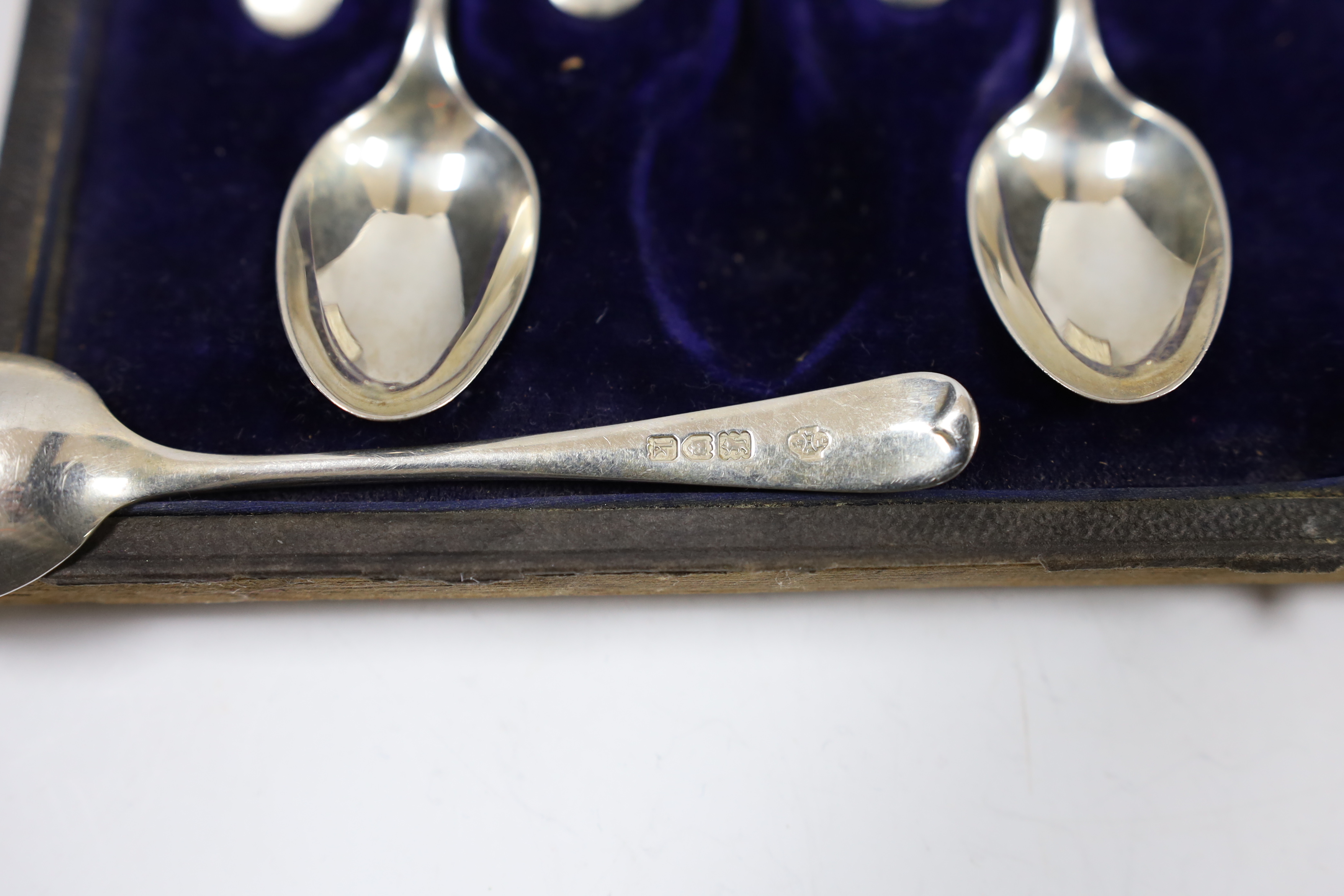 A cased set of twelve Edwardian silver teaspoons with tongs, William Hutton & Sons, London, 1905 and a cased set of five coffee spoons.